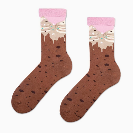 Frottéstrømper i Hot Chocolate Dåse – Sjove og bløde sokker fra ZOOKSY